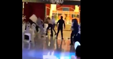 Stire din Eveniment : Bătaie cu scaune în cap în noaptea de Revelion! Scene șocante într-un restaurant - VIDEO