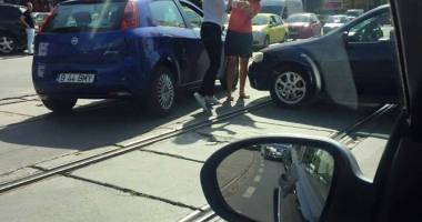 Stire din Eveniment : Imagini incredibile! Bătaie și păruială între șoferițe