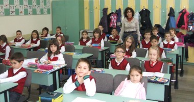 Stire din Cultură-Educație : Bătălia pentru un loc la clasa a V-a. Care sunt cele mai căutate licee