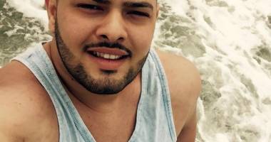Stire din Eveniment : Incredibil! Ce a scris tânărul care a bătut o femei pe plajă pe pagina sa de socializare