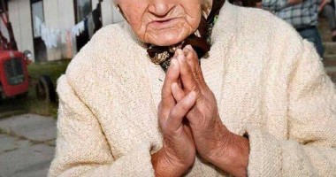 Stire din Eveniment : CAZ ȘOCANT! Un adolescent de 15 ani a înjunghiat o octogenară, după ce a încercat să o violeze