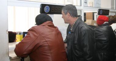 Stire din Social : Vârstnicii nu mai pot merge în audiență la Casa de Pensii
