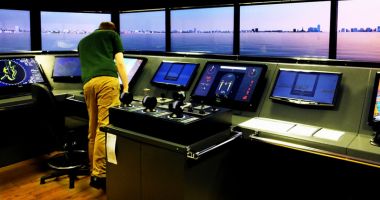 Bătrânii lupi de mare sunt mielușei  în fața echipamentelor cibernetice - 4