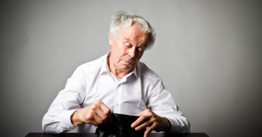 Stire din Social : Pensionarii cu venituri mici vor primi un sprijin de la Guvern. Despre ce sumă este vorba