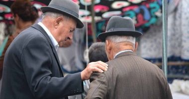 Stire din Actualitate : Seniorii din România trăiesc cel mai puțin sănătos. Statistici care șochează