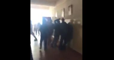 VIDEO / Copil bătut la școală de trei mămici. Directoarea Școlii nr. 28 "Dan Barbilian", cercetată disciplinar
