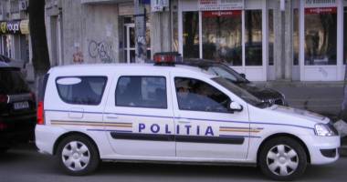Bătut măr în plină stradă