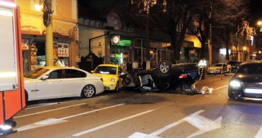 Prăpăd făcut de un notar public, în Constanța:  a distrus cinci mașini  și s-a răsturnat cu BMW-ul - 2