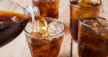 Stire din Sănătate : Evitați băuturile acidulate! Acestea strică smalțul dinților