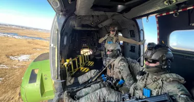 Stire din Eveniment : Militari români și francezi, antrenament comun susținut de Baza 57 Aeriană de la Mihail Kogălniceanu