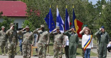 Stire din Eveniment : Ceremonie de depunere a jurământului militar la Baza 57 Aeriană „Mihail Kogălniceanu”: „Jur să-mi apăr țara, chiar cu prețul vieții!”