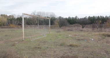 DEZOLANT. Baza sportivă "Triunghi" în 2012 - ghenă de gunoi și popas pentru boschetari - 4