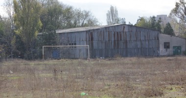 DEZOLANT. Baza sportivă "Triunghi" în 2012 - ghenă de gunoi și popas pentru boschetari - 5
