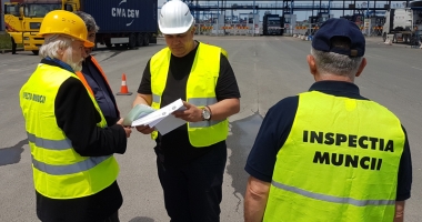 Stire din Social : Bazele sportive, luate la verificat de inspectorii de muncă