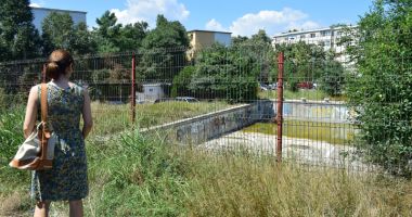 Broaște și mizerie în Tomis Nord! Bazinul de înot abandonat  de autorități - 7