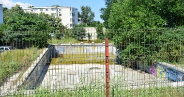Broaște și mizerie în Tomis Nord! Bazinul de înot abandonat  de autorități - 6