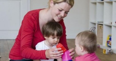 Cursuri gratuite de baby-sitter pentru asistentele medicale