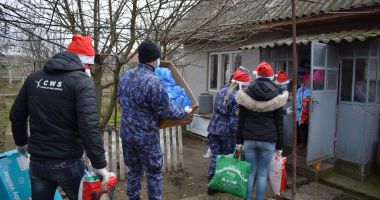Cadouri pentru copiii și bătrânii din Nazarcea, de la marinarii militari - 3