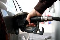 Stire din Economie : Sectorul privat din România consideră scumpirea carburanților drept nejustificată
