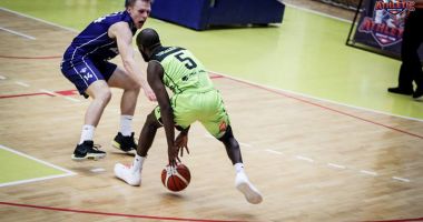 Stire din Sport : BC Athletic Constanța și Dinamo București se înfruntă în Sala Sporturilor
