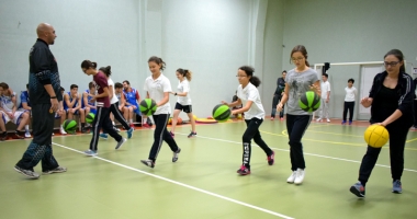 Obezitatea juvenilă, combătută prin jocul de baschet - 2