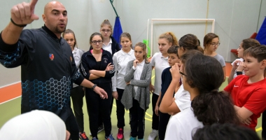 Obezitatea juvenilă, combătută prin jocul de baschet - 5