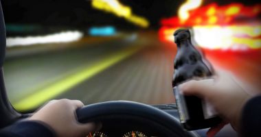 Stire din Eveniment : Beat mangă  și fără permis,  a lovit o minoră  cu mașina  și a fugit