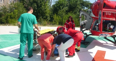 Stire din Eveniment : Beat și fără permis, dus  de urgență cu SMURD-ul la Spitalul Județean Constanța