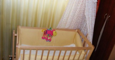 Stire din Eveniment : Bebeluș de două luni, bătut crunt de părinți