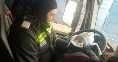 Stire din Eveniment : VIDEO. MISIUNE DIFICILĂ A POMPIERILOR CONSTĂNȚENI! COPII CU PROBLEME DE SĂNĂTATE, TRANSPORTAȚI LA SPITAL!