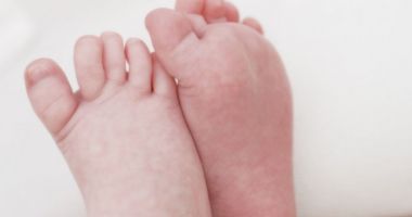 Stire din Actualitate : Un băieţel de doi ani a murit de foame în casă, lângă tatăl său care decedase în urmă cu doar câteva zile