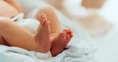 Stire din Eveniment : Părinții acuză neglijență după moartea unei fetițe de două luni