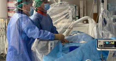 Stire din Sănătate : Bebeluş de 10 zile, diagnosticat cu o o boală extrem de rară, salvat printr-o embolizare cerebrală