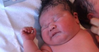Stire din Sănătate : INEDIT LA CONSTANȚA / S-a născut un bebeluș de peste 5,5 kg / Galerie foto