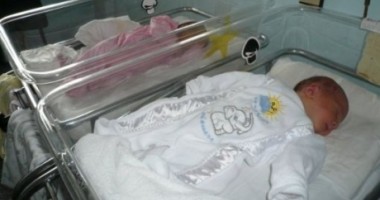 Stire din Eveniment : Un bebeluș a ajuns la spital, după ce a fost înfometat
