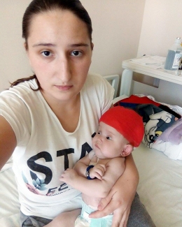 O mamă luptă pentru viața copilului ei. Bebelușul de numai trei luni a suportat deja trei intervenții chirurgicale - 2
