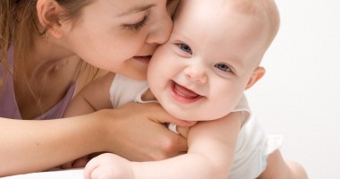 Stire din Sănătate : Copii Sănătoși Numai Prin Alăptare