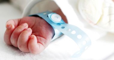 Un bebeluș a murit la 18 ore de la operația de cezariană. „Se face anchetă”