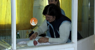 Stire din Sănătate : Statistică îngrijorătoare: la fiecare cinci ore moare un bebeluș!