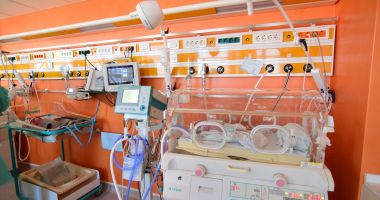 Minunile medicilor neonatologi! Bebeluşii născuţi cu 500 de grame au şanse la viaţă - 2