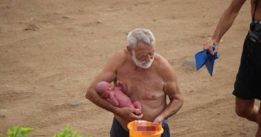 IMAGINI INCREDIBILE! O femeie a născut în mare - 4
