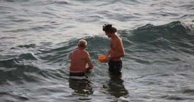 IMAGINI INCREDIBILE! O femeie a născut în mare - 6