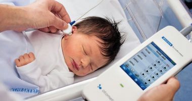 Bebelușul dumneavoastră nu aude prea bine? Cum îi verificați auzul