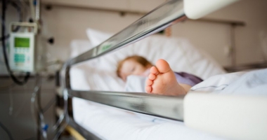 UPDATE - FETIȚA UCISĂ AZI, DE RUJEOLĂ, NU ERA VACCINATĂ!