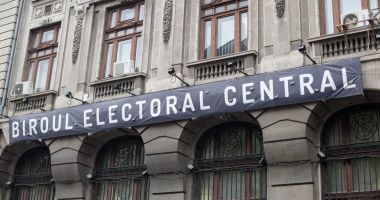 Stire din Actualitate : BEC se reuneşte astăzi să analizeze dosarele de candidatură ale lui Călin Georgescu și Nicușor Dan