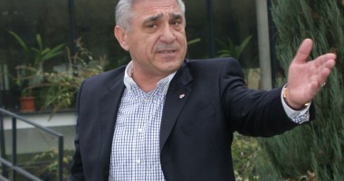 Stire din Politică-Administrație : Vai mama noastră! / Ioan Becali candidează la președinția României