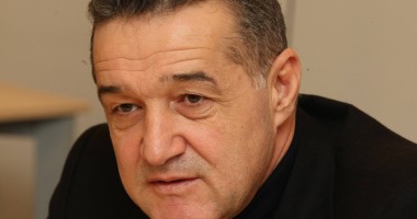 Stire din Eveniment : Becali, vizitat de călugări de pe muntele Athos