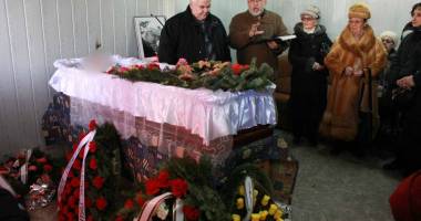Galerie FOTO. Pictorul Ionel Mătăsăreanu, condus pe ultimul drum - 13
