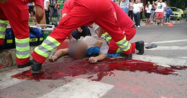 IMAGINI ȘOCANTE! Accident teribil în Constanța, pe strada Soveja, în zona City Park Mall. Mai mulți pietoni au fost SPULBERAȚI de pe trotuar! UN MORT și cinci grav răniți - 3