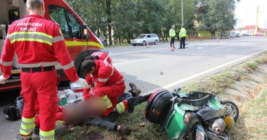 IMAGINI ȘOCANTE! Accident rutier grav la intrare în Valu lui Traian. Mopedistul spulberat de mașină a murit! - UPDATE - 7